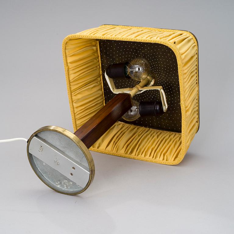 PAAVO TYNELL, A TABLE LAMP. Model 5066, manufactured by Taito Oy, 1940s.