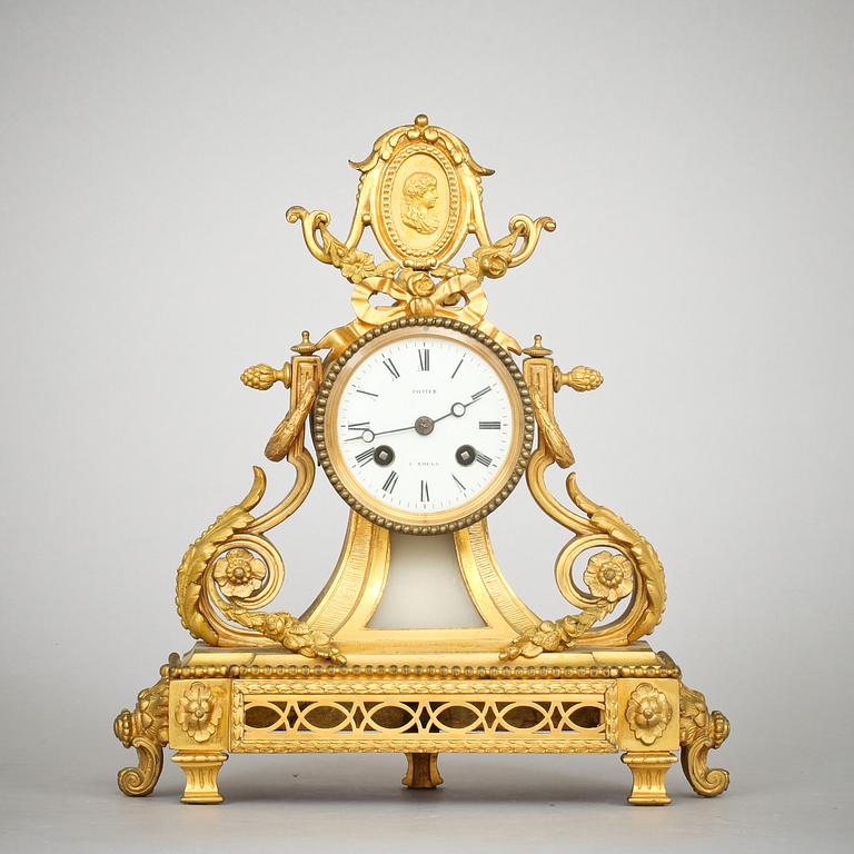 BORDSPENDYL. Louis XVI-stil. 1800-talets andra hälft. POTIER A ROUTER.