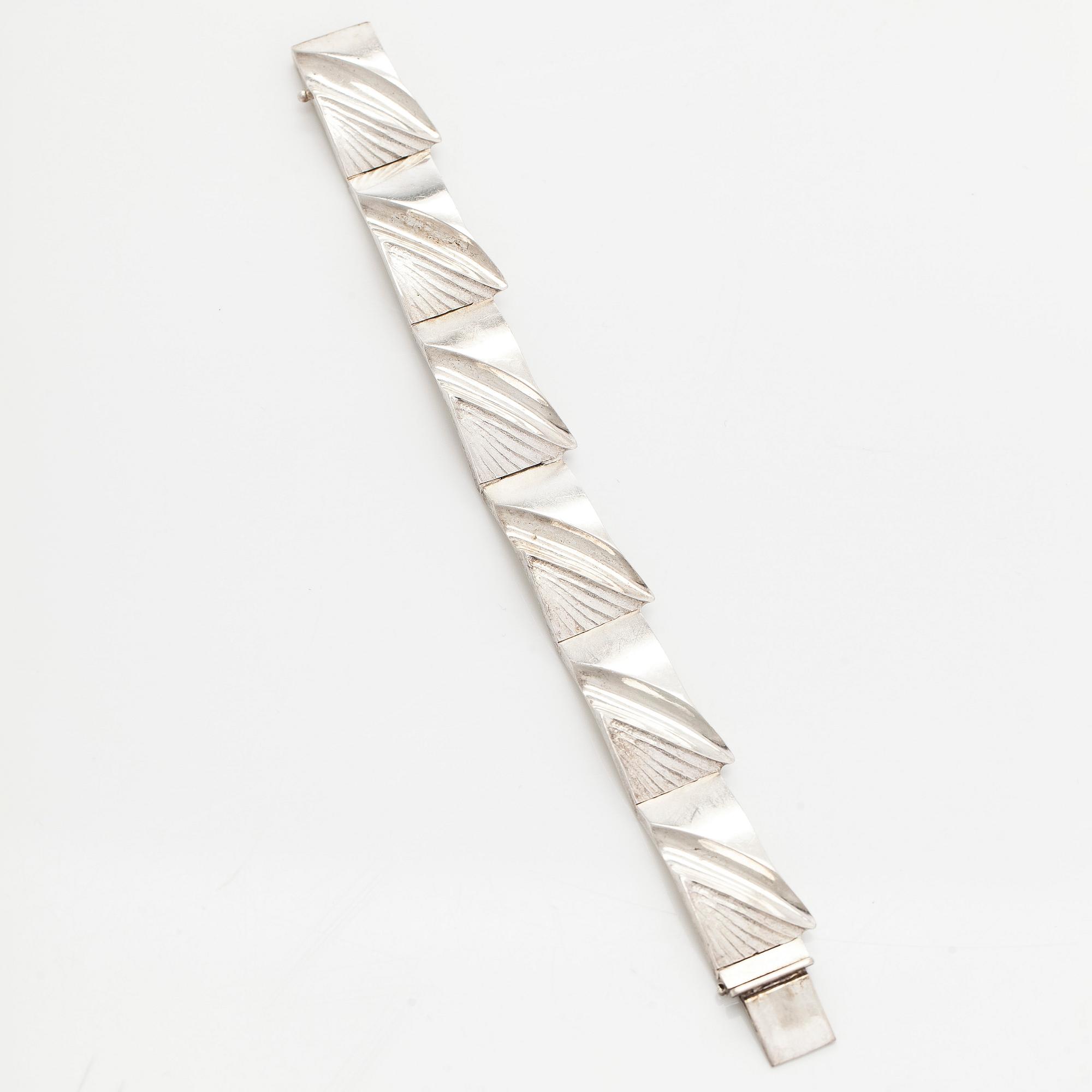 Matti Hyvärinen, bracelet, silver, Sirokoru, Turku.