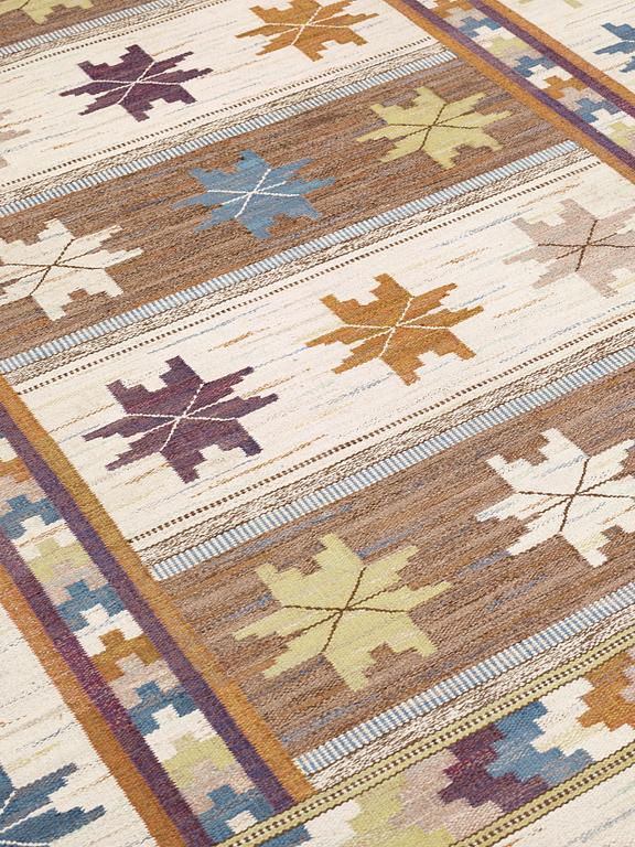 MATTA. "Höstmattan". Rölakan. 328 x 221 cm. Signerad AB MMF.