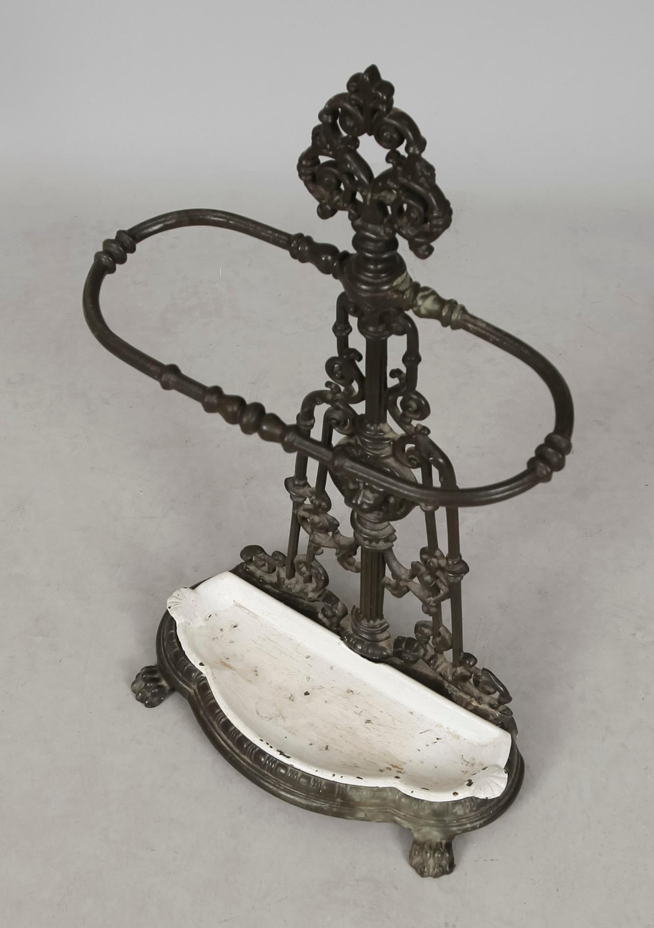 PARAPLYSTÄLL, gjutjärn, 1900-talets första hälft.