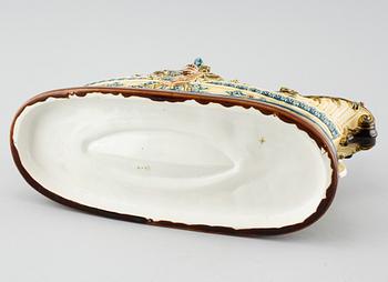 A majolica jardinere from Rörstrand made in 1884-1890.