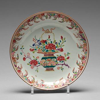 167. FAT, porslin. Qingdynastin, Qianlong (1736-95).