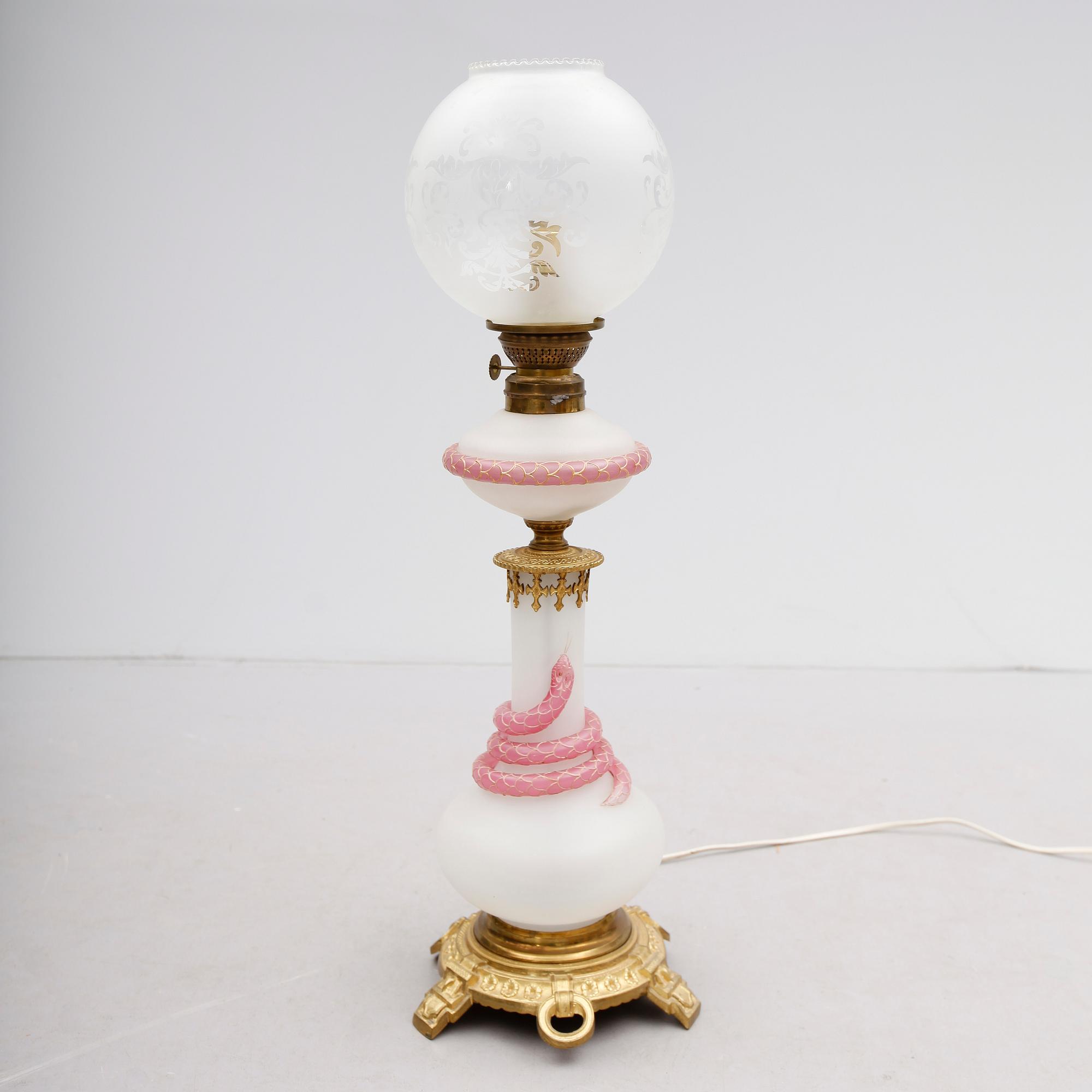 BORDSFOTOGENLAMPA, mässing och glas, omkring år 1900.