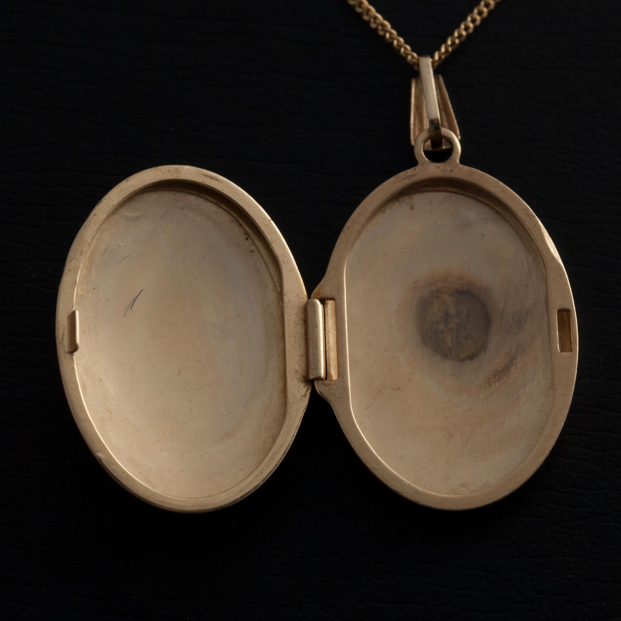 MEDALJONG/HÄNGE, 14K guld, akvamarin, 4 små diamanter. Vikt 5,8 g.