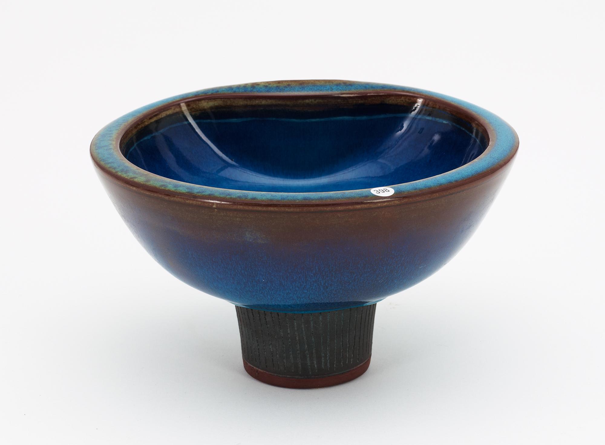 A Wilhelm Kåge 'Farsta' stoneware bowl, Gustavsberg 1950's.