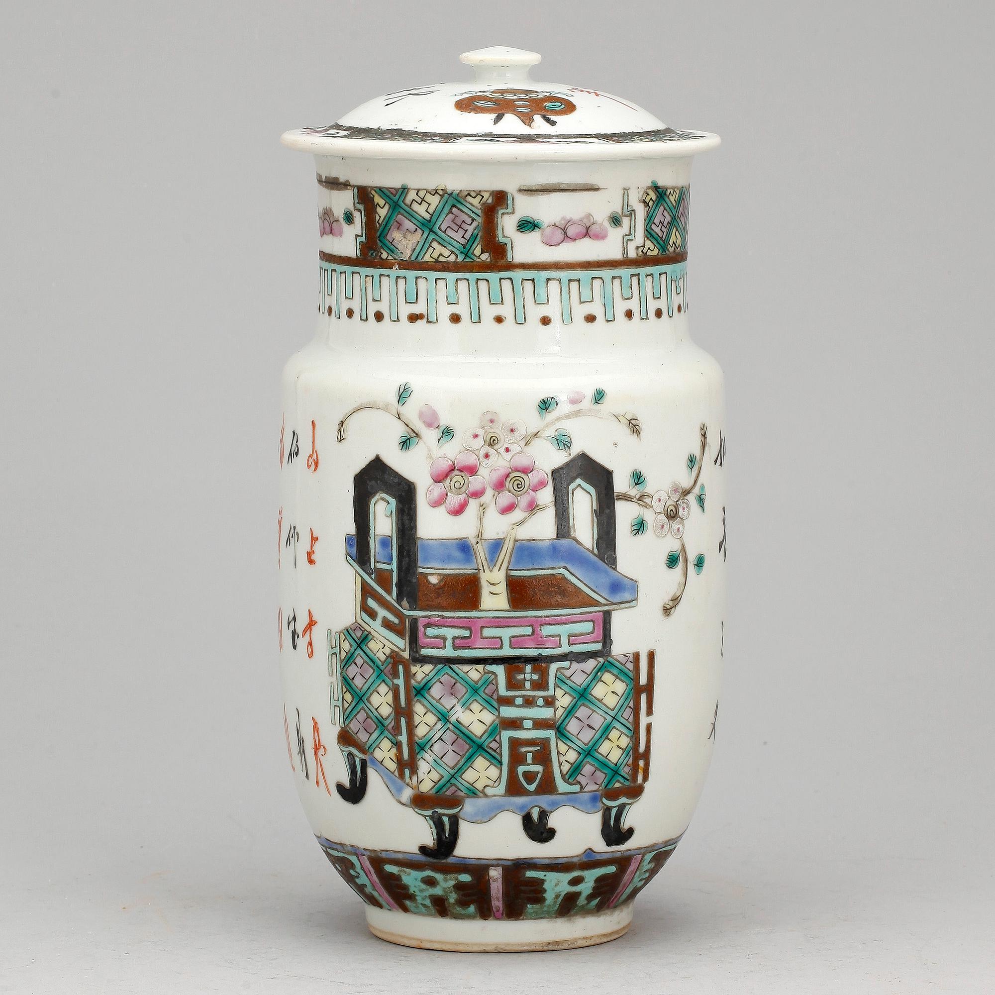 VAS med LOCK, porslin, Kina 1900-tal.