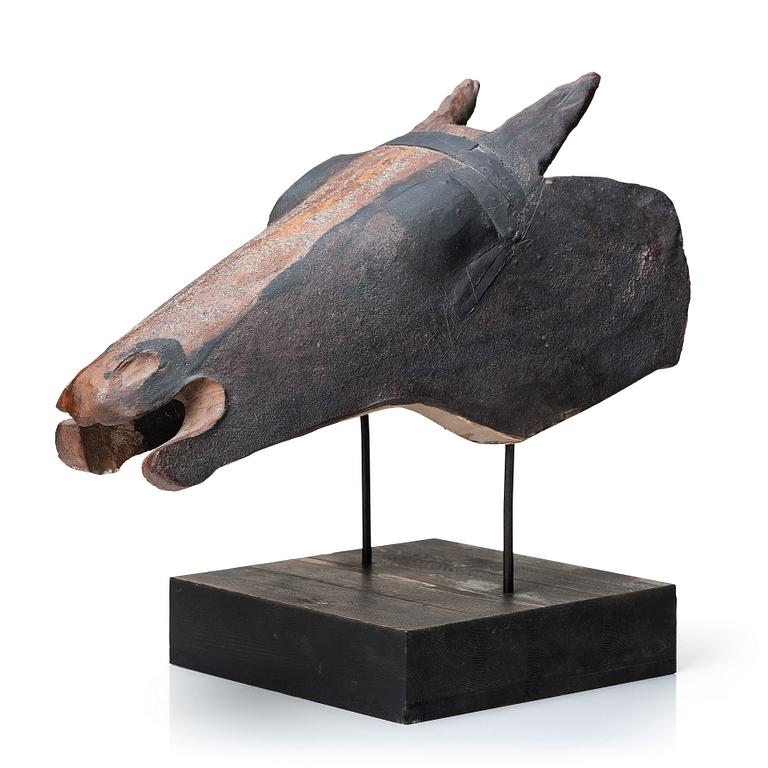 Henrik Allert, A horse head.