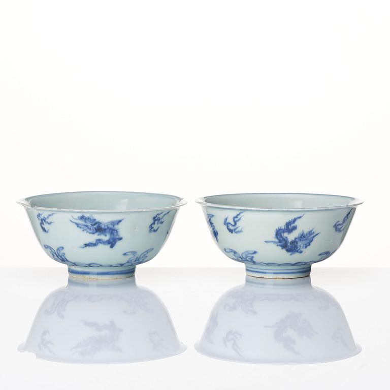 A pair of blue and white bowls, Ming dynasty (1368-1644).