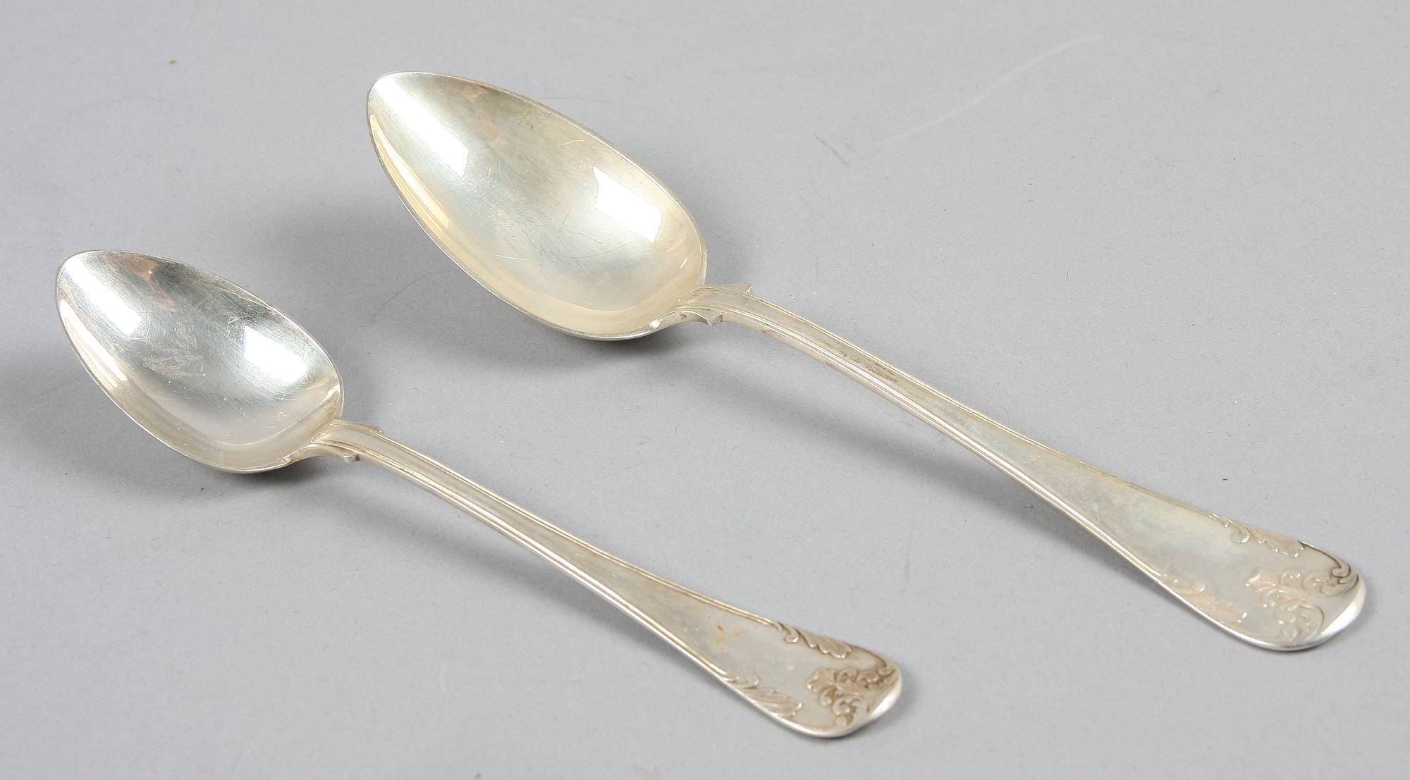 SKEDAR, silver, 6 + 7, modell Fransk Lilja, GAB, Stockholm, 1900-talets första hälft. Tot 694 g.