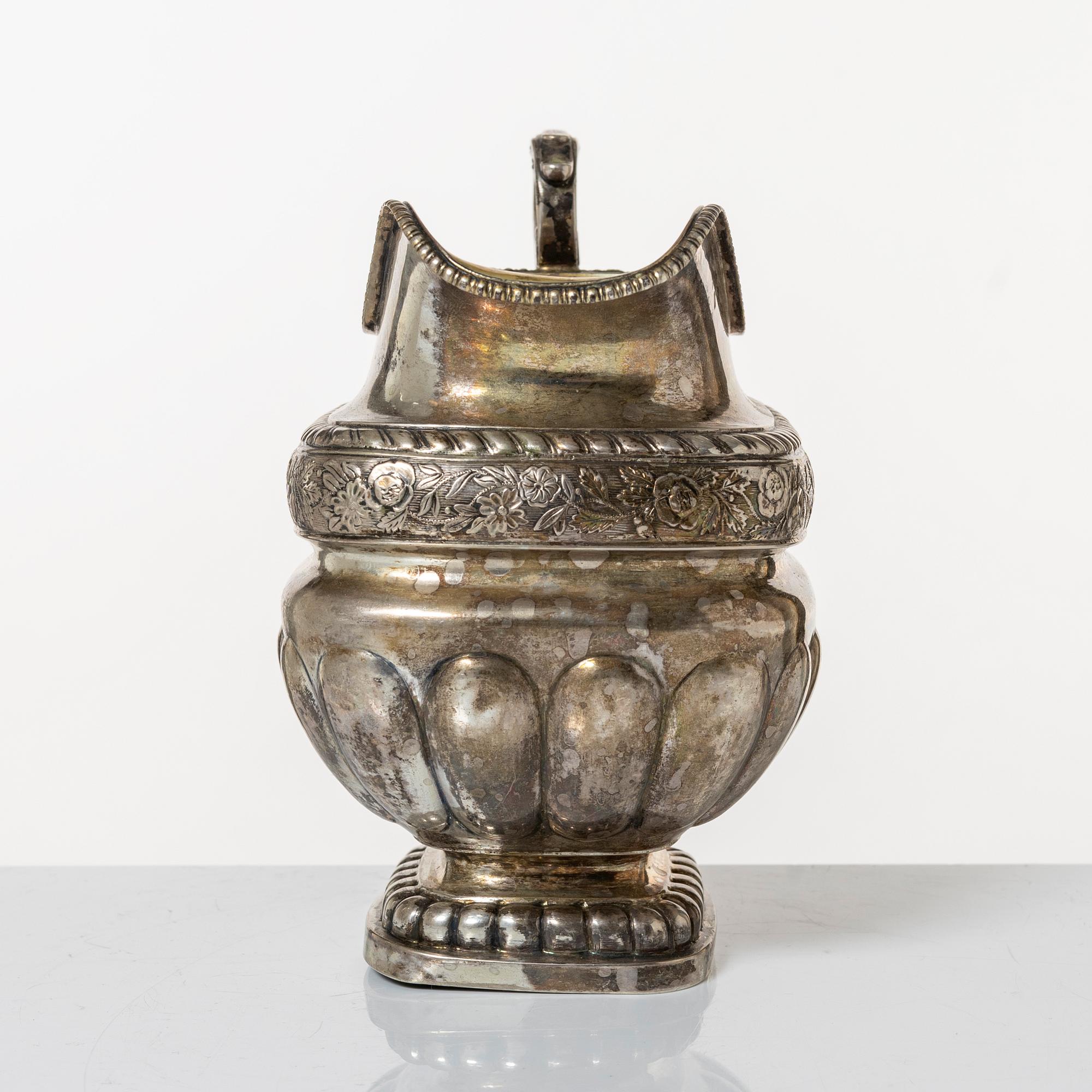 Confectionery bowl and cream jug, low-grade silver, Empire, 19th Century.