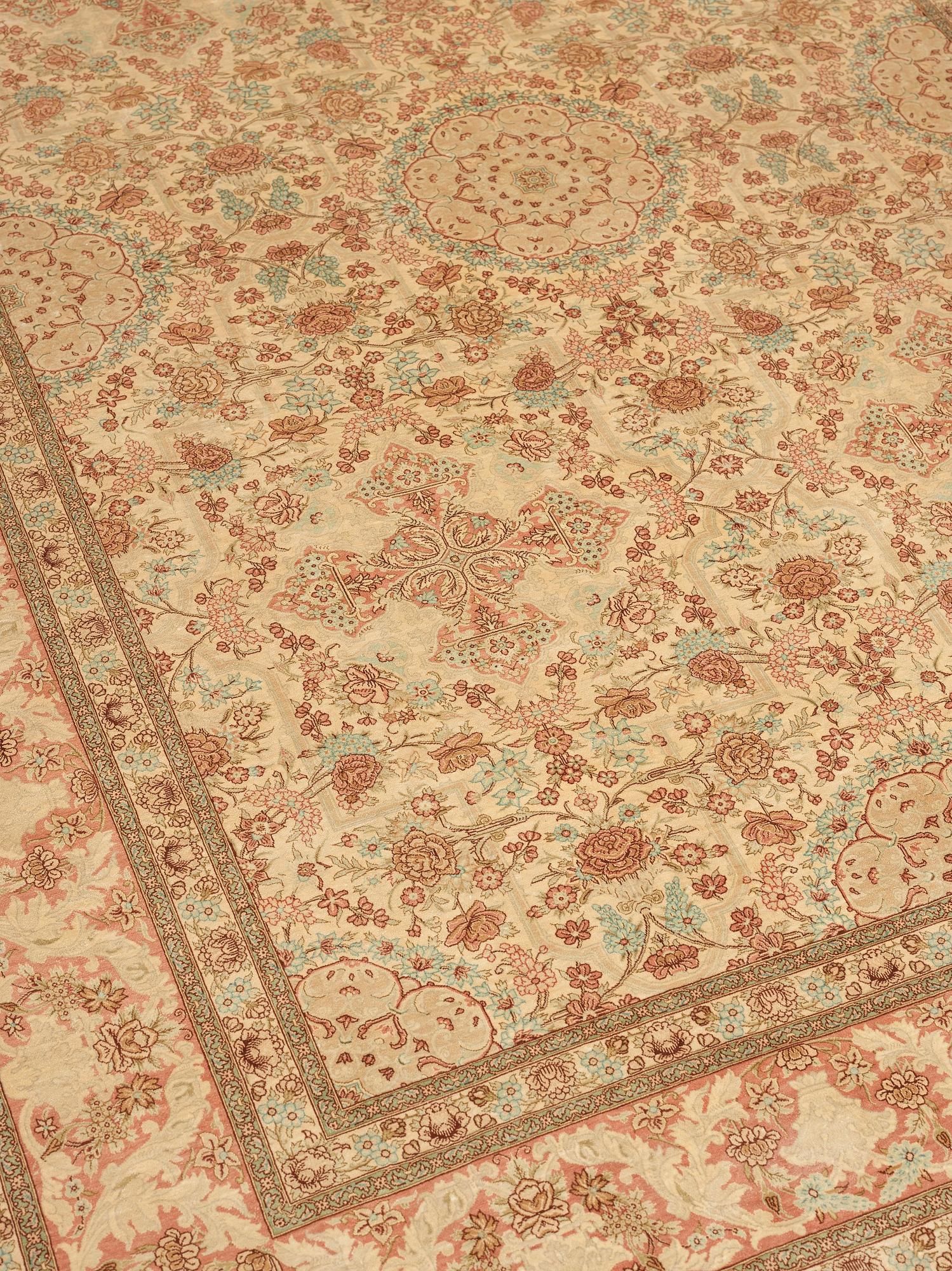 OLD SILK QUM. 289,5 x 195 cm.