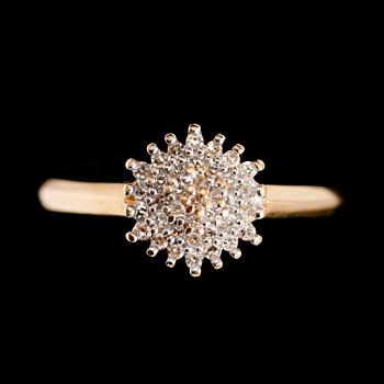 RING, 18 k guld, diamanter. Total vikt ca 4 gr.