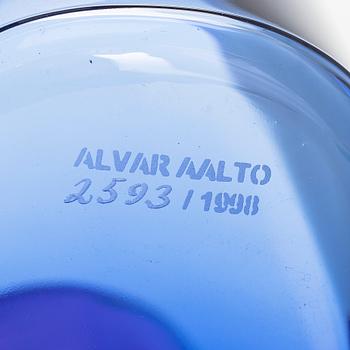 Alvar Aalto, maljakko 3030, signeerattu Alvar Aalto 2593/1998, Iittala.
