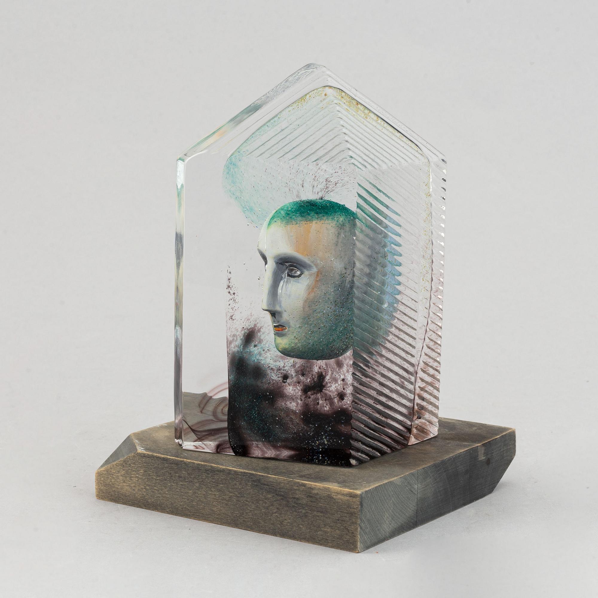Bertil Vallien, a glass sculpture, numbered 8BV ATT 999021/500, and signed  B. Vallien.