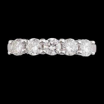RING, 18K vitguld, briljantslipade diamanter tot ca 1.05 ct. Vikt ca 4 g.
