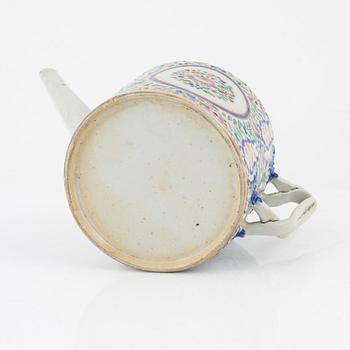 A famille rose tea pot without cover, Qing dynasty, early 19th Century.