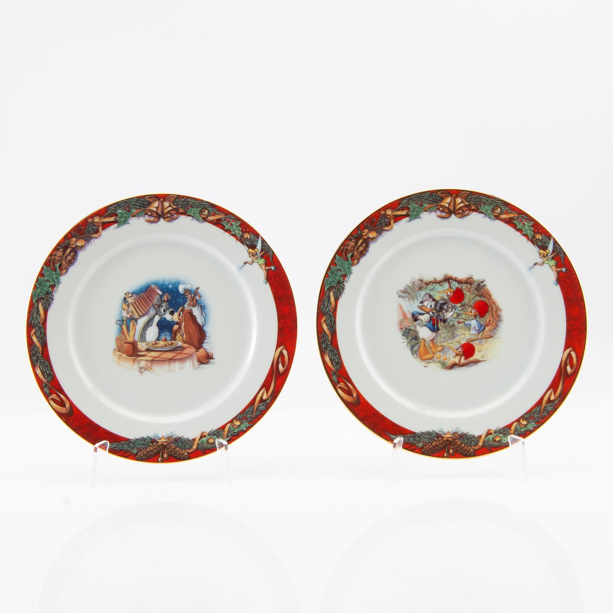Stefan Lindahl service 46 pcs "Disney" for Fyrklövern late 20th century porcelain.