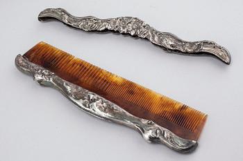 A silverplate toiletrie set, 2 + 4 pcs, early 20th century.