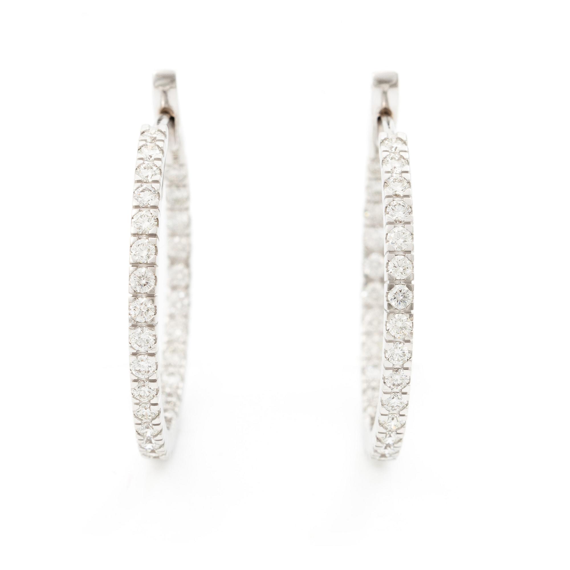 Earrings 18K white gold with brilliant-cut diamonds.
