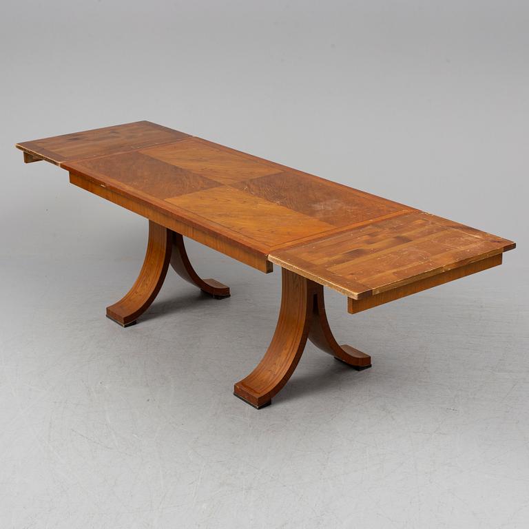 A Swedish Grace dining table, Carl Johansons Möbleringsaffär, 1920-30's.