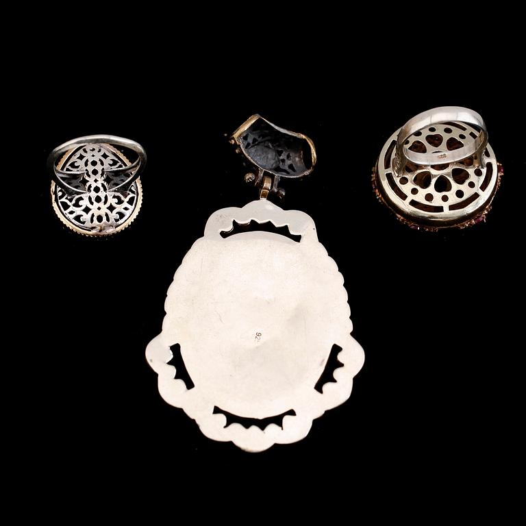 RINGAR OCH HÄNGE, 3 delar, silver, ädelstenar och vita stenar.