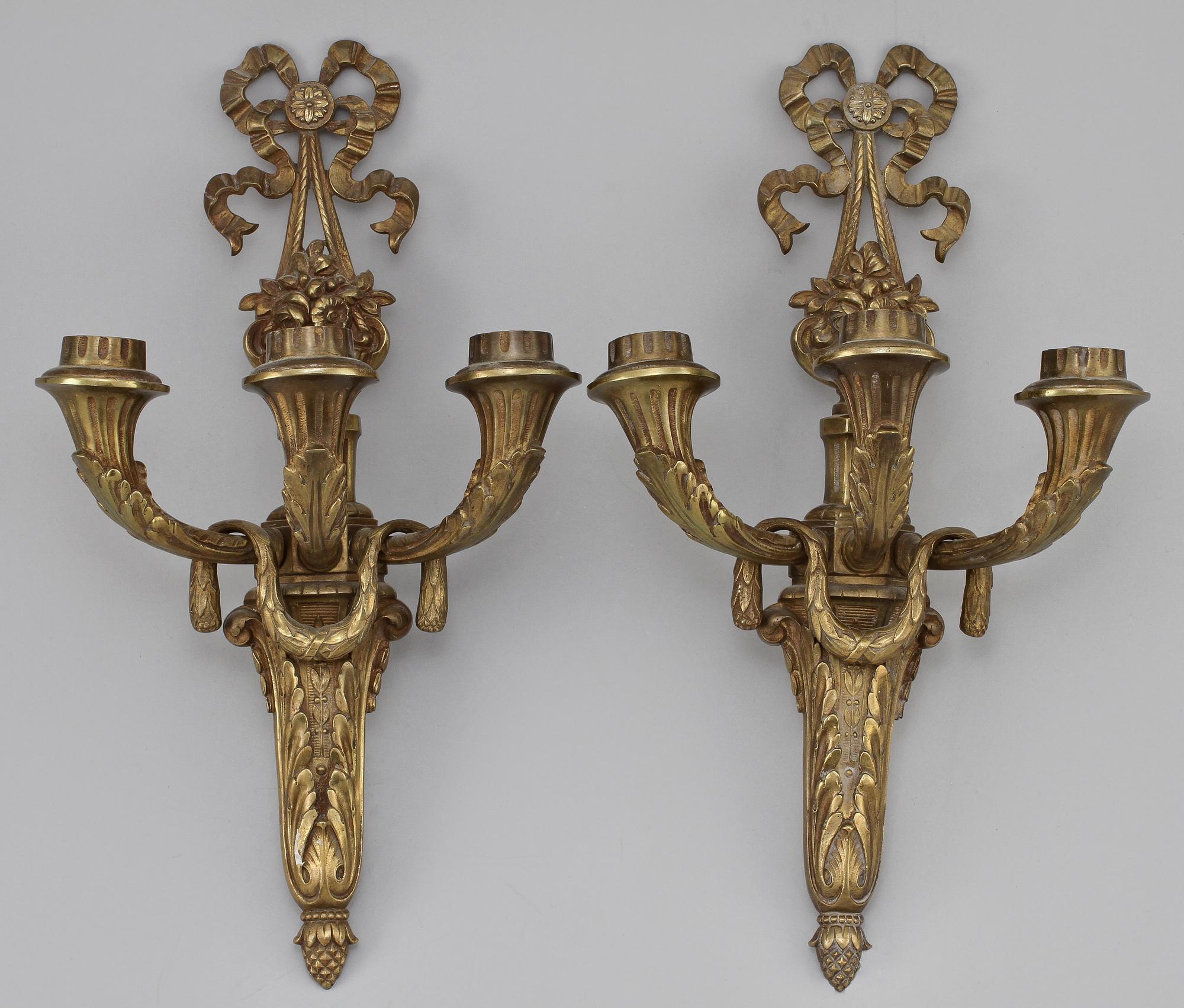 APPLIQUER, ett par, Louis XVI-stil, omkring 1900-talets mitt.