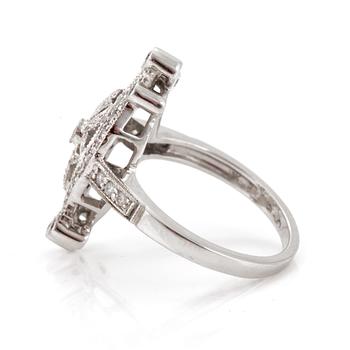 A ring set with round, brilliant-cut diamonds.