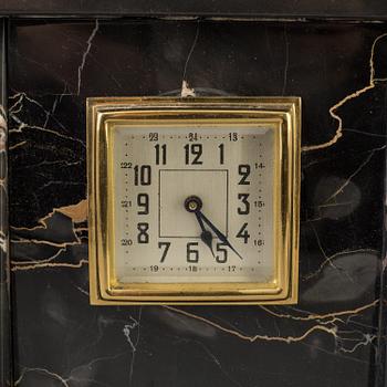 A 20th century marble mantle clock and lidded box.