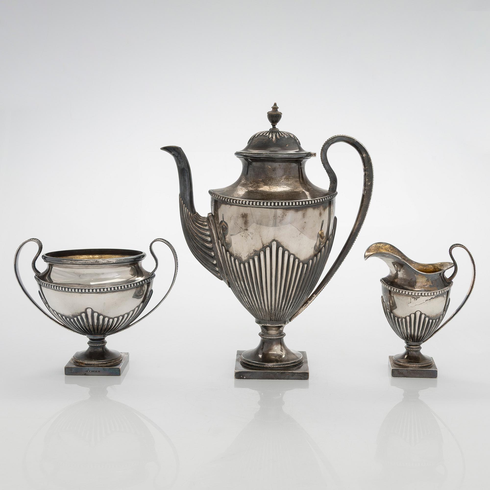 Kahvikalusto 3 osaa, hopea, Suomi 1919-20.