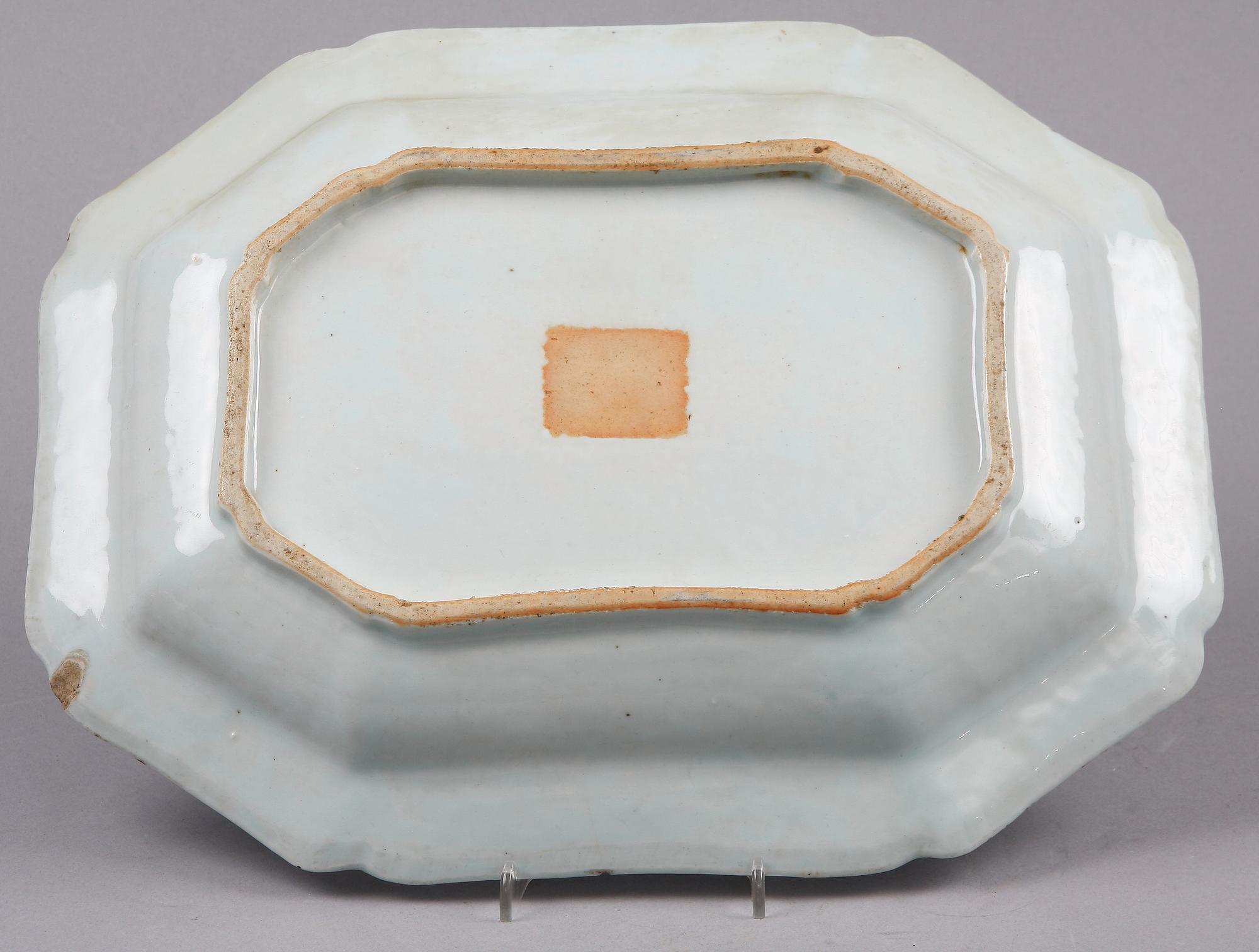 TERRINFAT, porslin. Kina Qianlong (1736-95).
