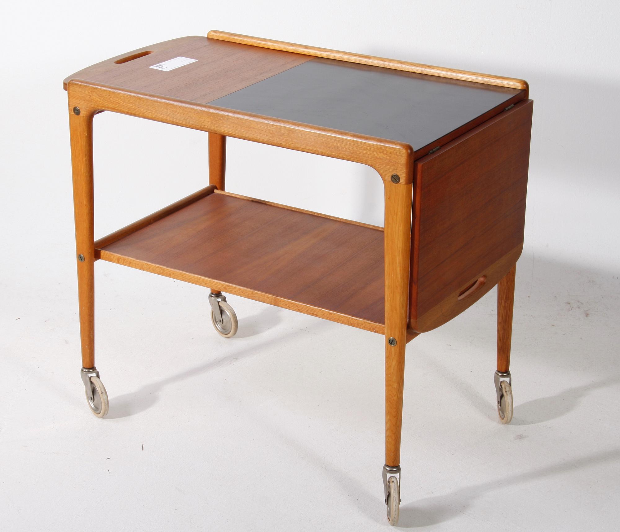 TÈVAGN, teak. Yngve Ekström.