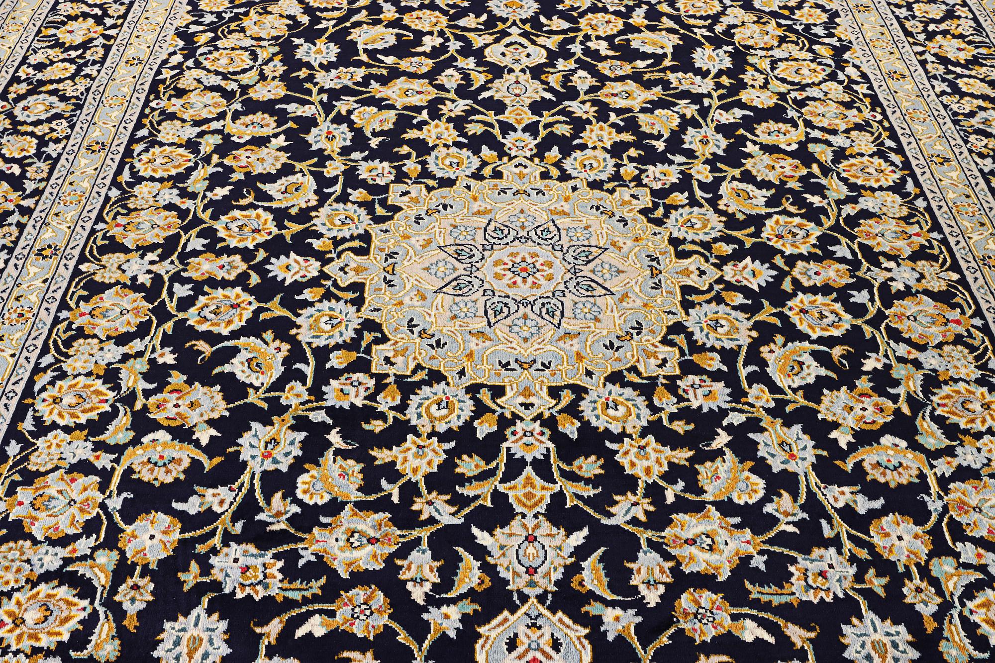 A Kashan carpet, c. 365 x 259 cm.