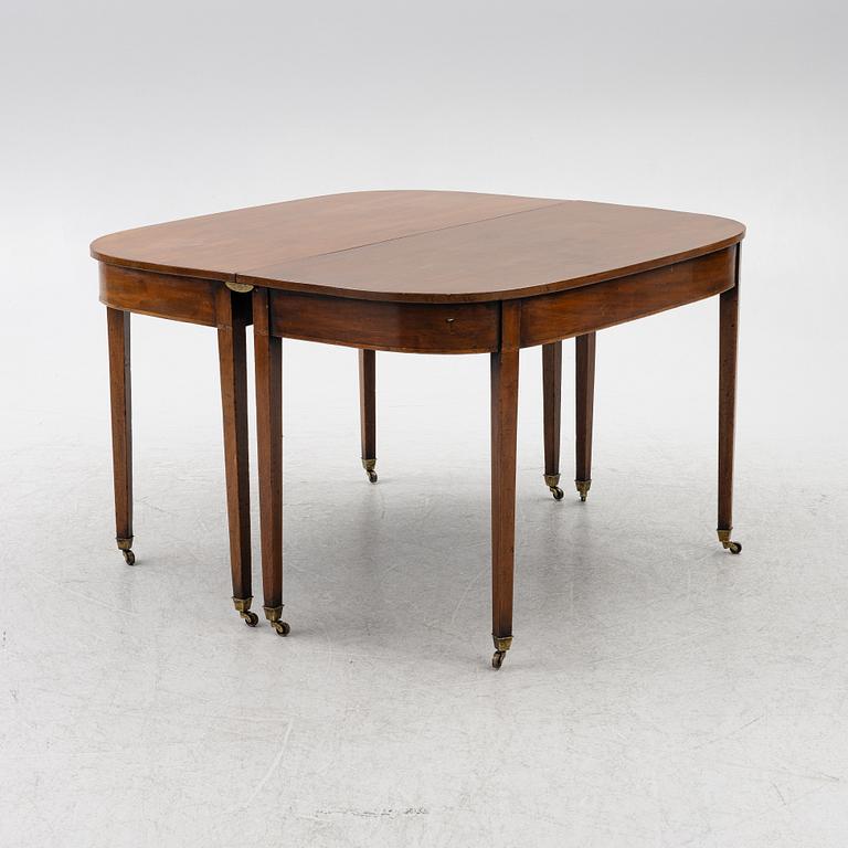 A dining table, England, 19th Century.