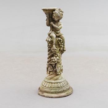 TRÄDGÅRDSPIEDESTAL, stenmassa, 1900-talets andra hälft.