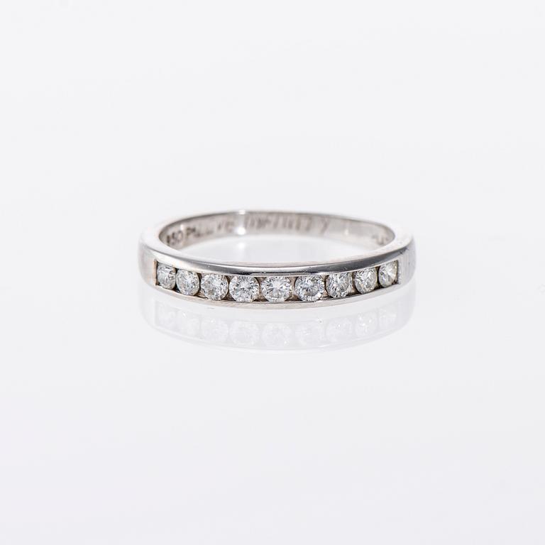 RING, platina, diamanter 9 st. tot. ca 0,33 ct, Vikt 3,5 g.