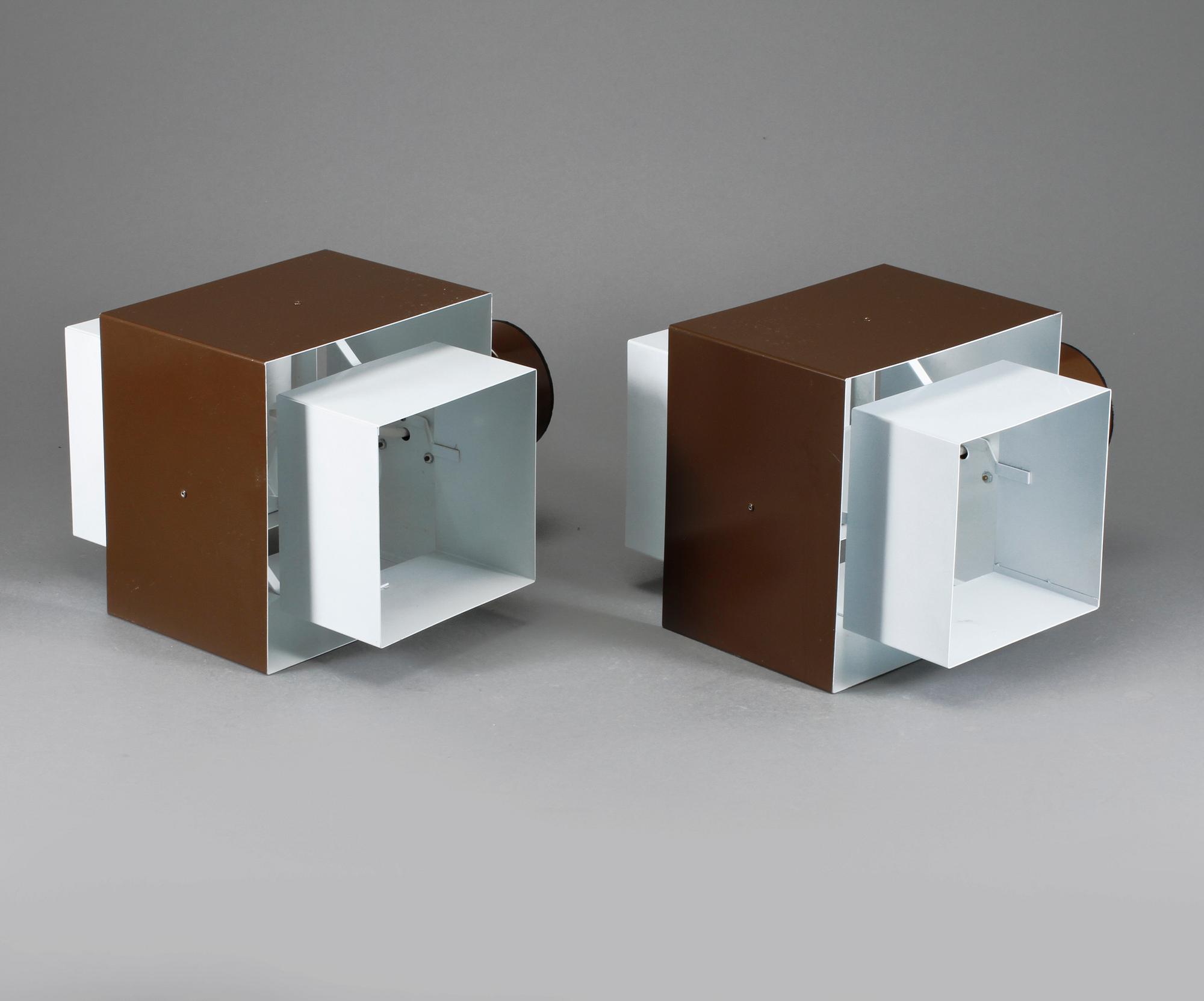 VÄGGLAMPOR, ett par, Hans Agne Jakobsson, Markaryd, Sverige, 1900-talets andra hälft.