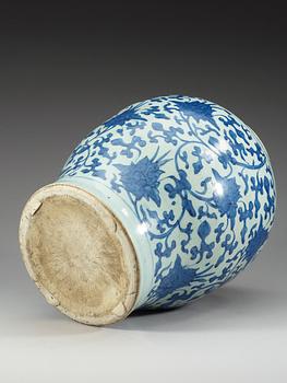 A blue and white jar, Ming dynasty, Wanli (1573-1620).
