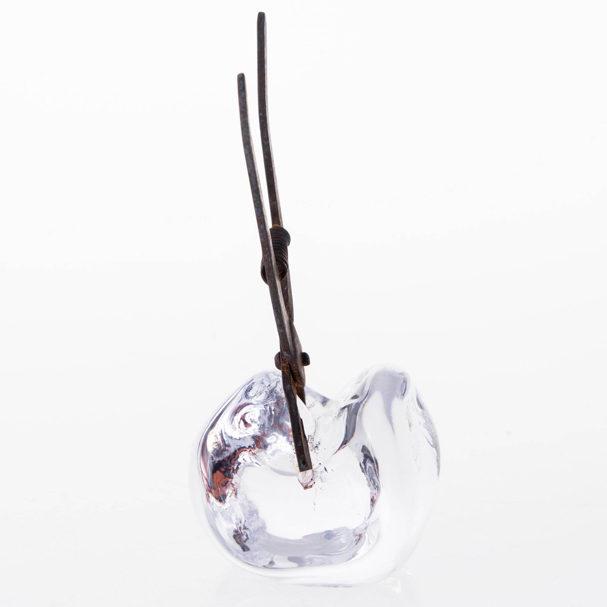 SINI MAJURI, a glass sculpture signed Sini Majuri 2018.