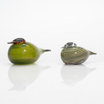 Two signed Oiva Toikka glass birds for Iittala Nuutajärvi.