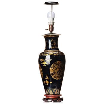 A mirror black vase, Qing dynasty, 19th century.