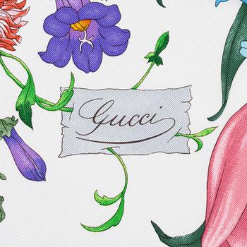 Gucci, a 'Flora' twill silk scarf.