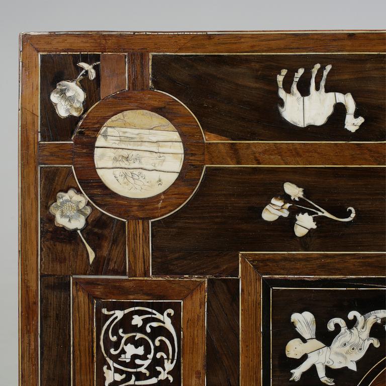 BORD, Barock/barockstil, bl a 1700-tal.