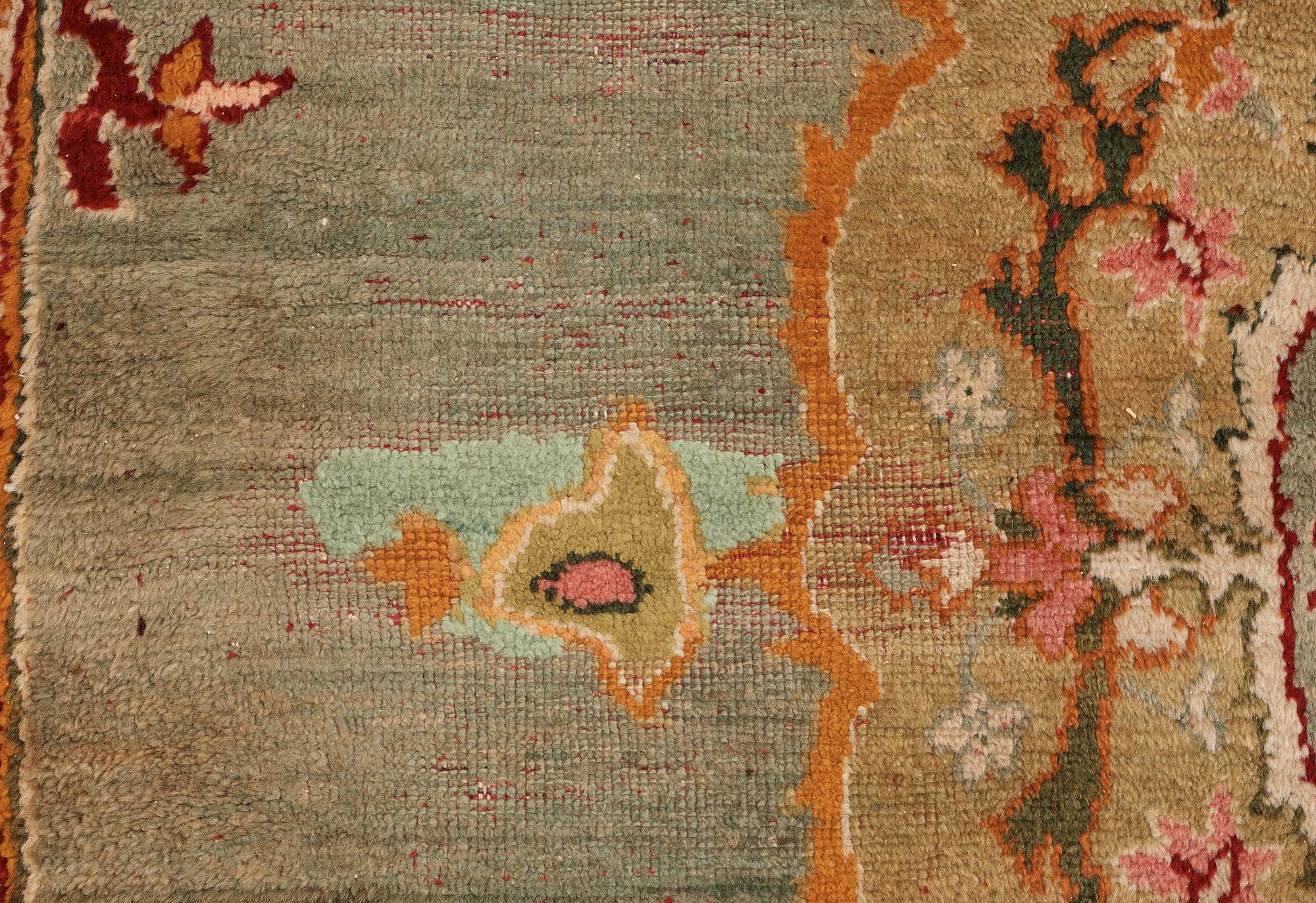 ANTIQUE USHAK. 493,5 x 365 cm.