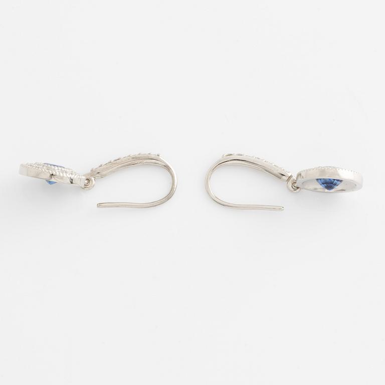 Earrings with sapphires and brilliant-cut diamonds.