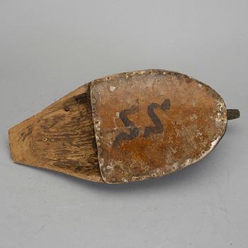 VETTE, bemålat trä, 1900-talets första del.