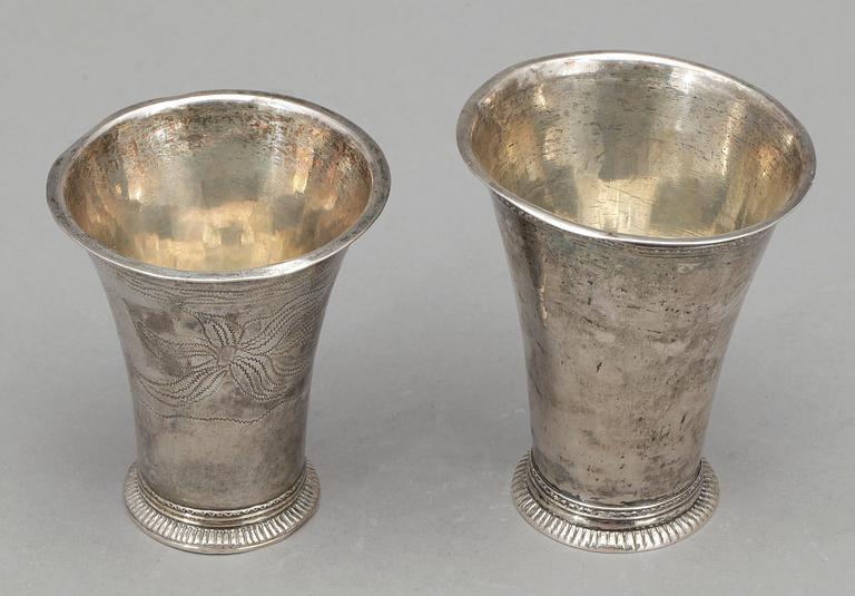 BÄGARE, 2 st, silver, bland annat Nils Ljungberg, Örebro 1766. Vikt ca 108 gram.