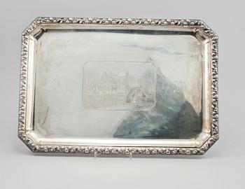 BRICKA, silver, bär importstämplar samt stämplad G A Dahlgren AB, Malmö, 1900-talets första hälft, vikt 1420 gram.