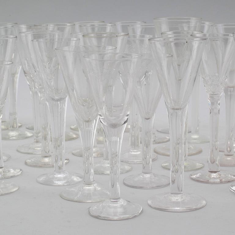 SNAPSGLAS, 33 st, olika modeller, 1900-talets första hälft.