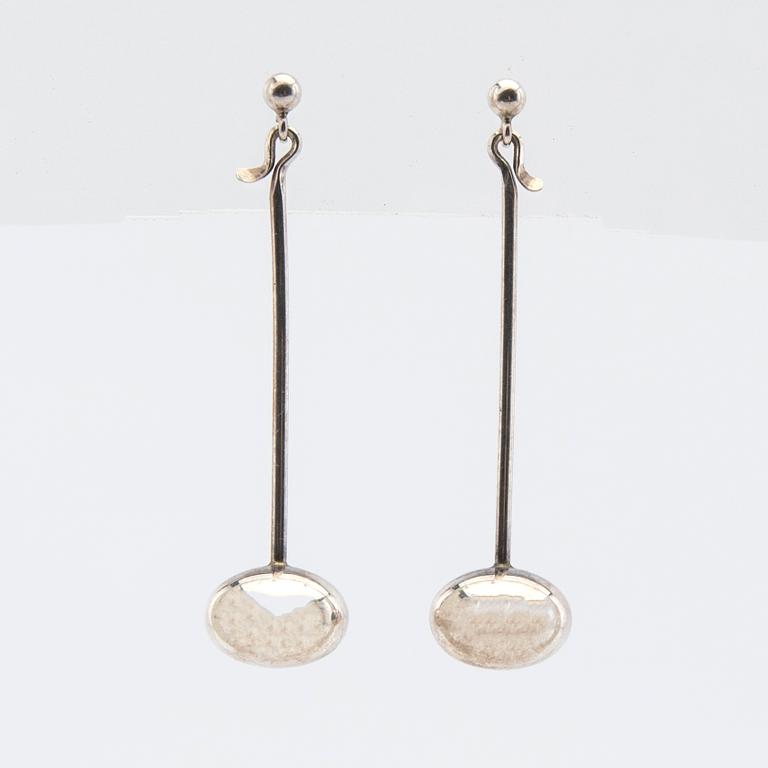 Vivianna Torun Bülow-Hübe, örhängen, ett par, silver, Georg Jensen, Danmark.